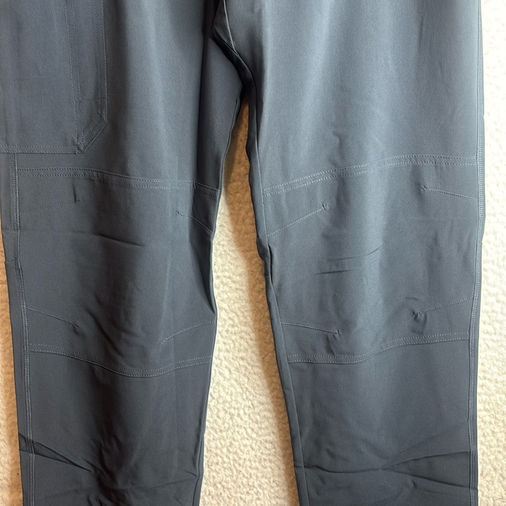 NWT Mens Essential Threads Welby Antimicrobial Gray Scrubs Set Size MEDIUM - Picture 11 of 16